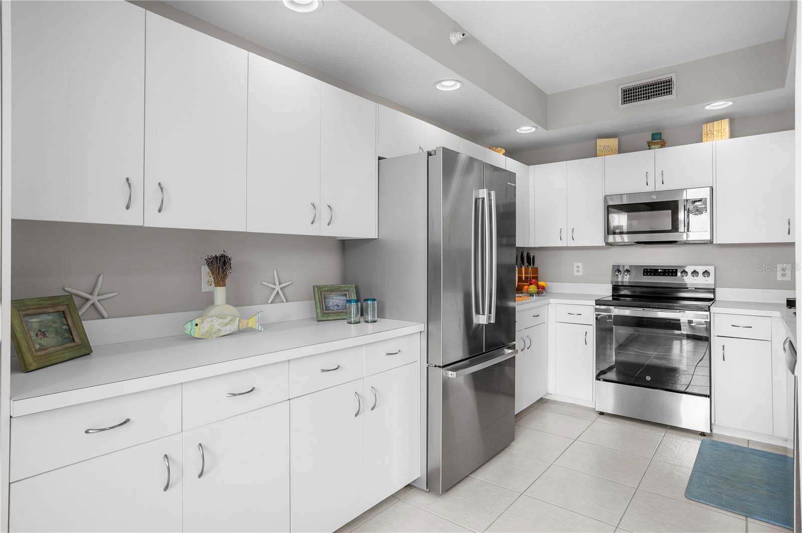 Image 15 of 63 For 4750 Dolphin Cay Lane S 107