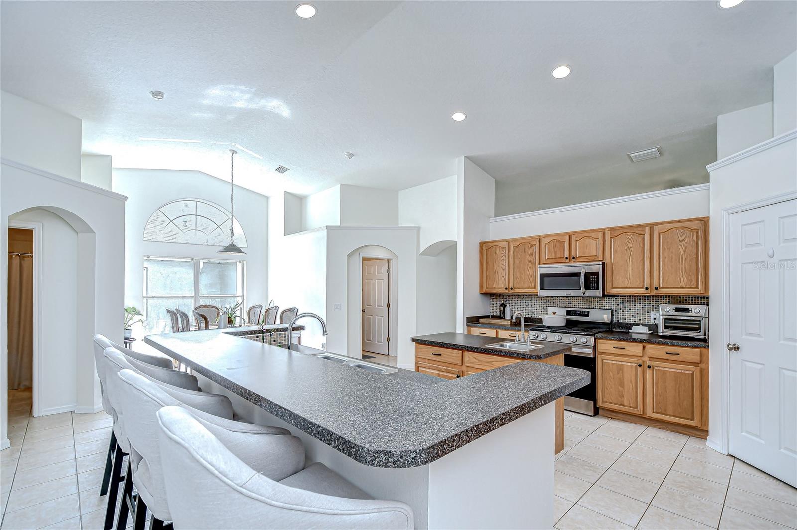 Image 10 of 38 For 7107 Colonial Lake Dr