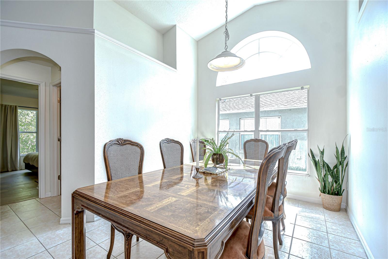 Image 11 of 38 For 7107 Colonial Lake Dr