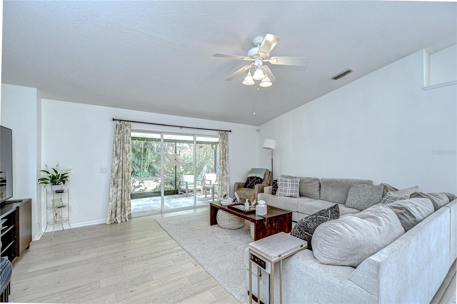 Image 13 of 38 For 7107 Colonial Lake Dr