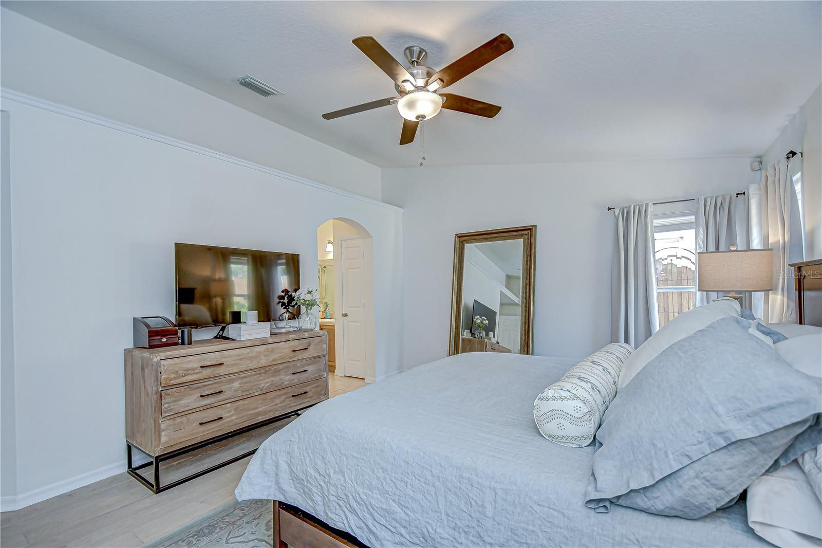 Image 16 of 38 For 7107 Colonial Lake Dr