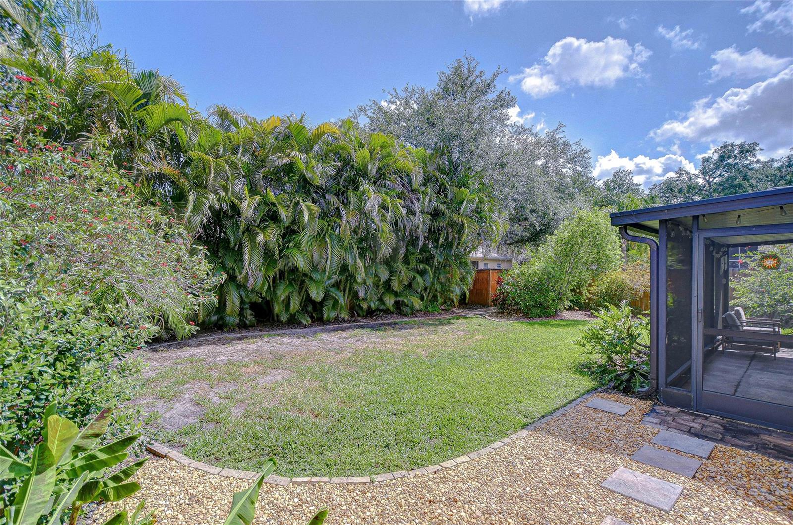 Image 25 of 38 For 7107 Colonial Lake Dr