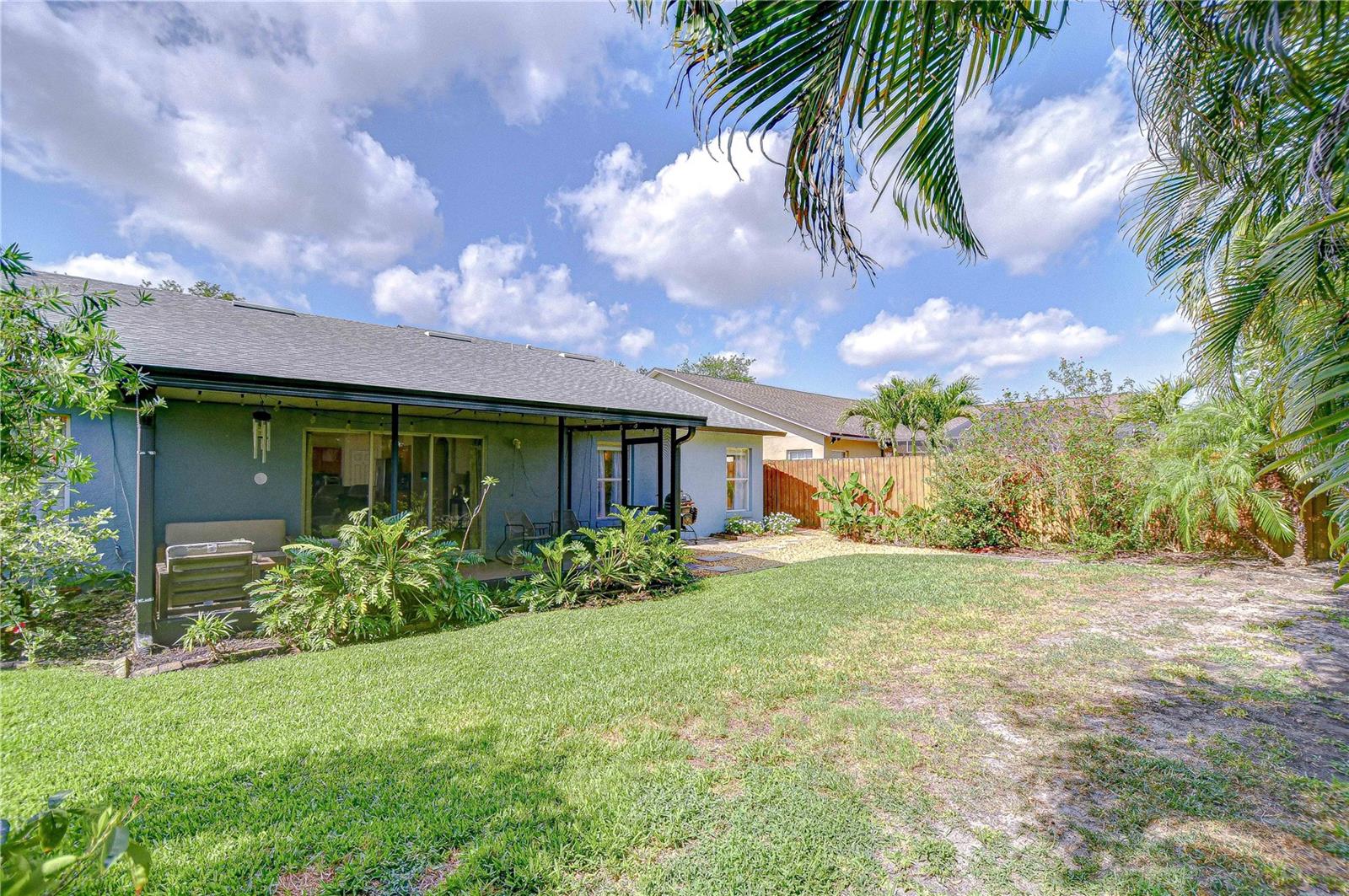 Image 26 of 38 For 7107 Colonial Lake Dr