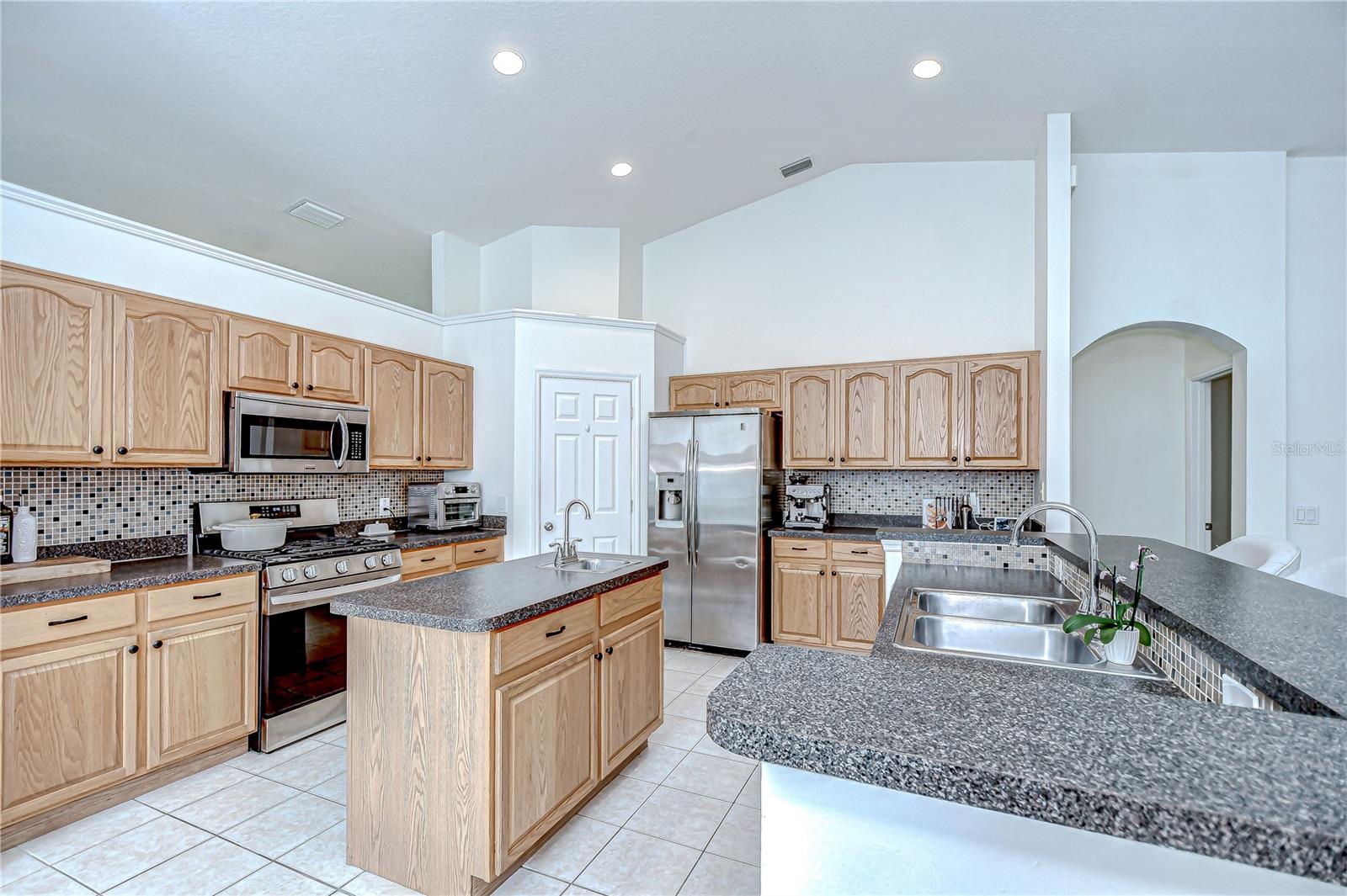 Image 8 of 38 For 7107 Colonial Lake Dr