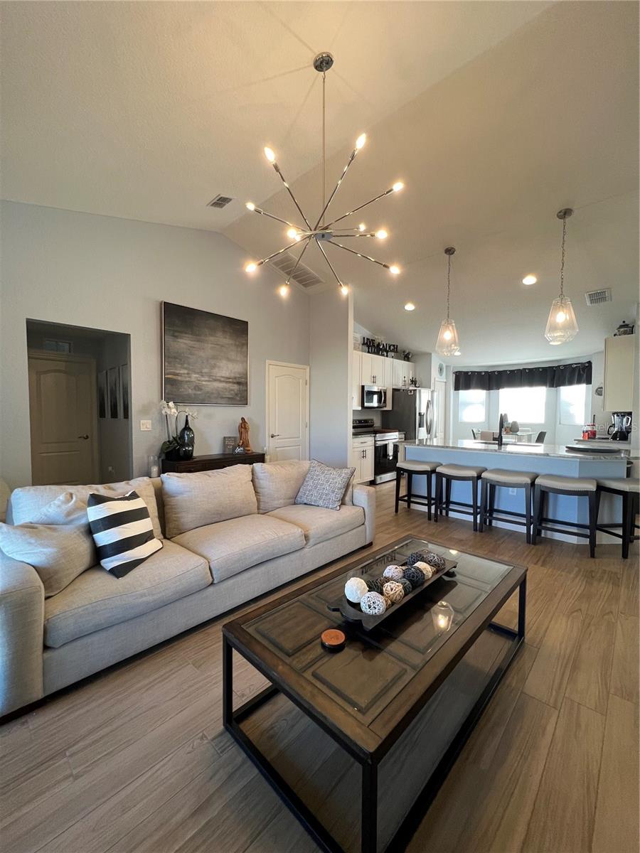 Image 10 of 21 For 4762 Drake Avenue