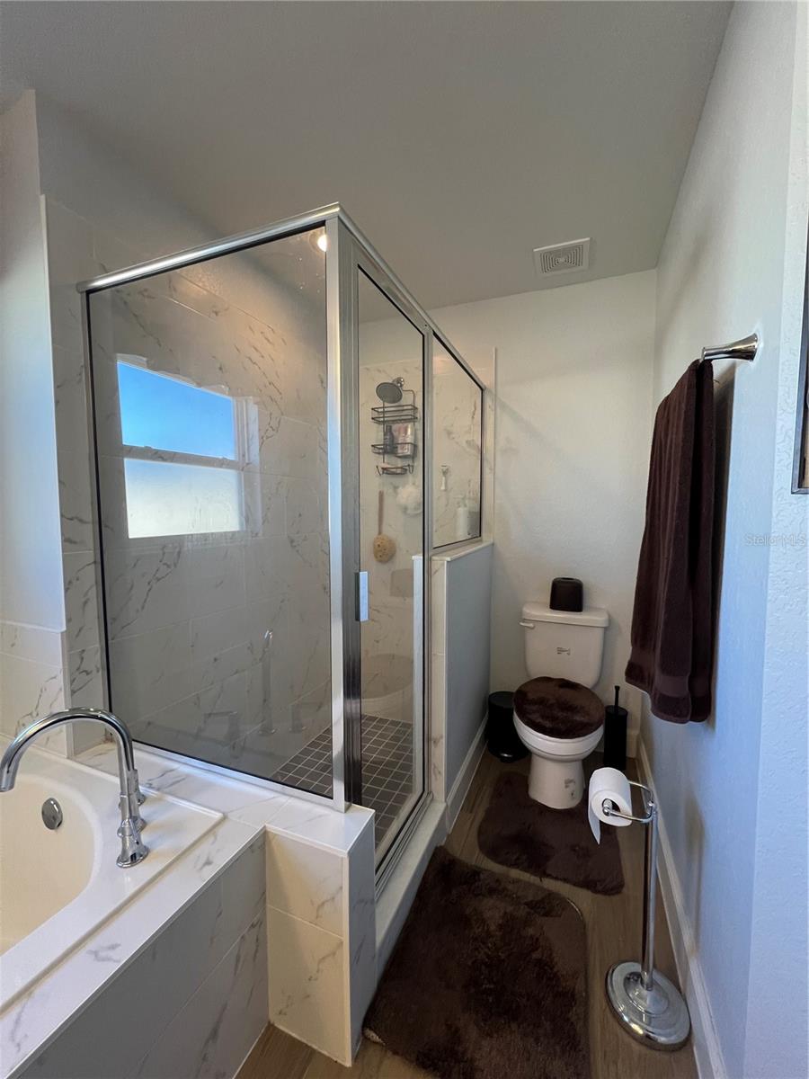 Image 14 of 21 For 4762 Drake Avenue