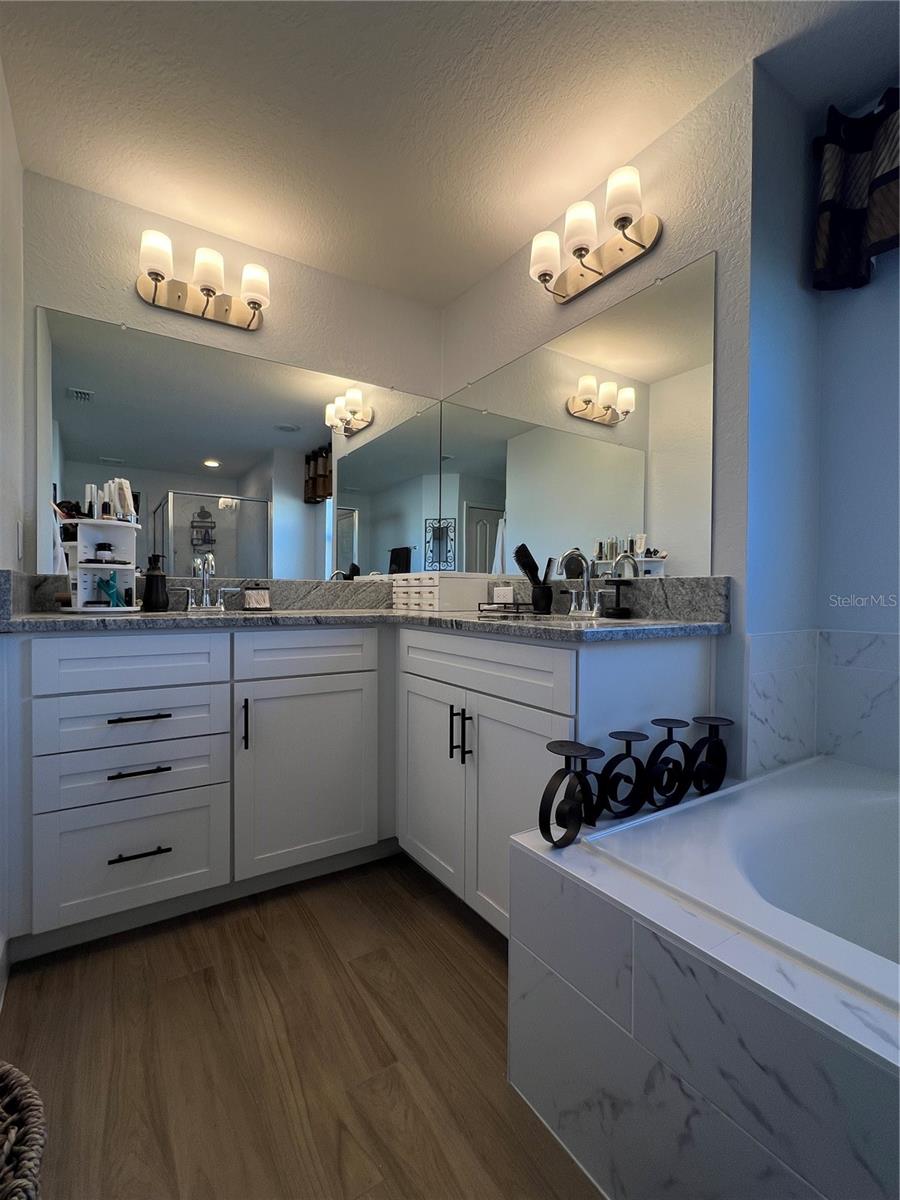 Image 15 of 21 For 4762 Drake Avenue