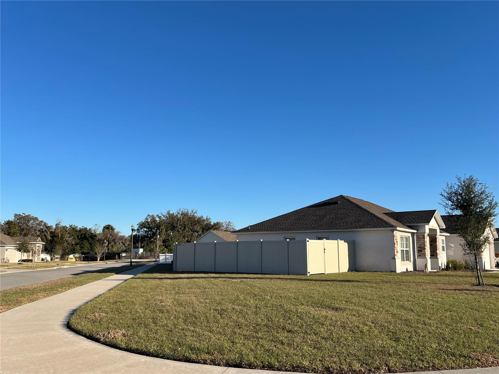 Image 19 of 21 For 4762 Drake Avenue