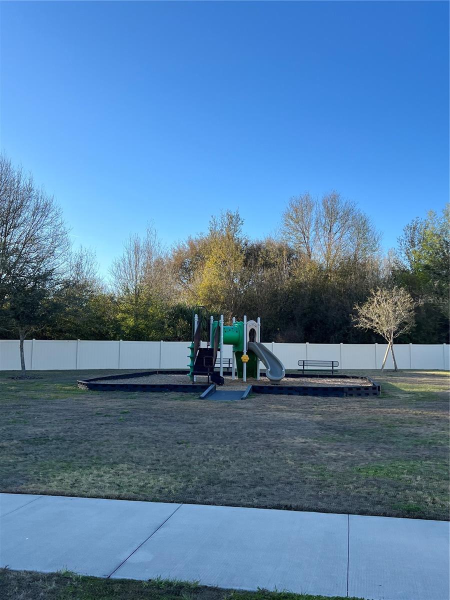 Image 20 of 21 For 4762 Drake Avenue