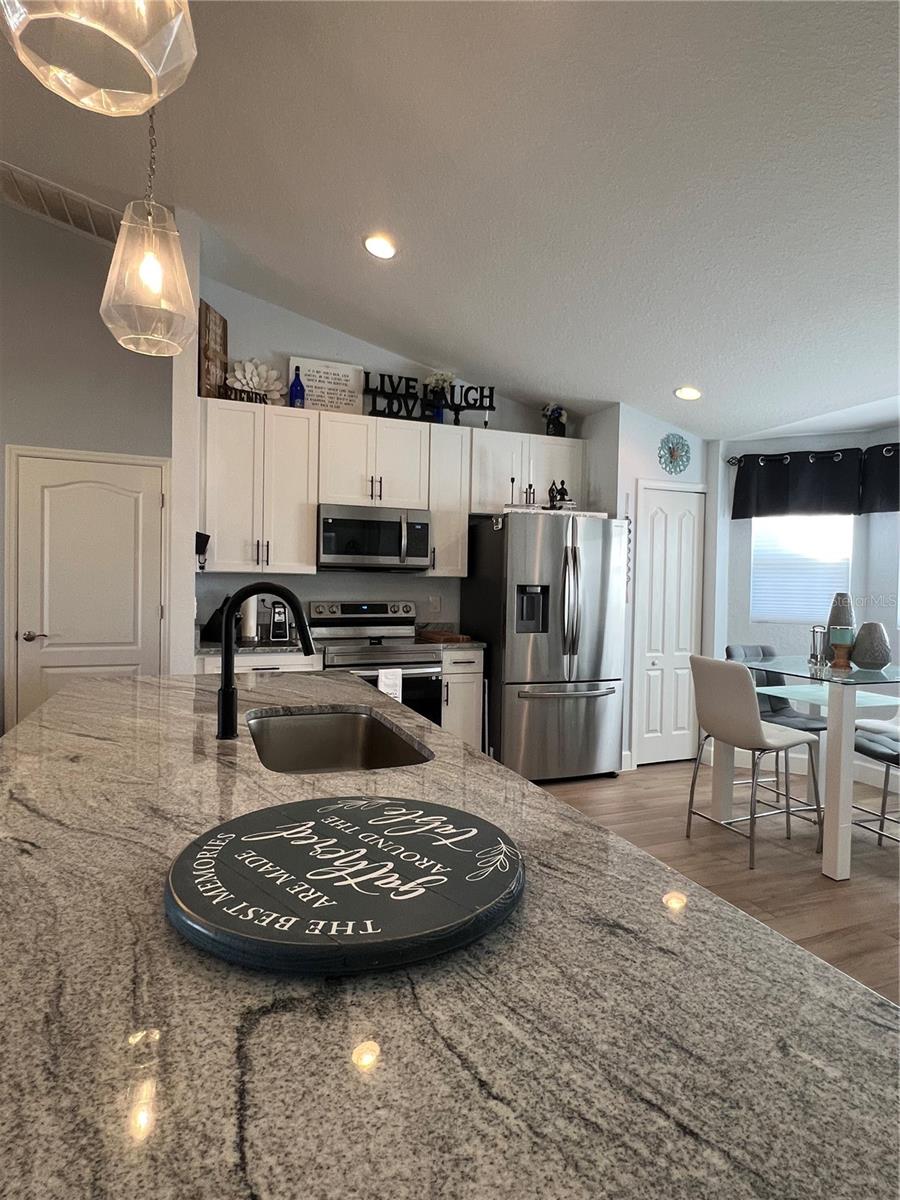 Image 5 of 21 For 4762 Drake Avenue