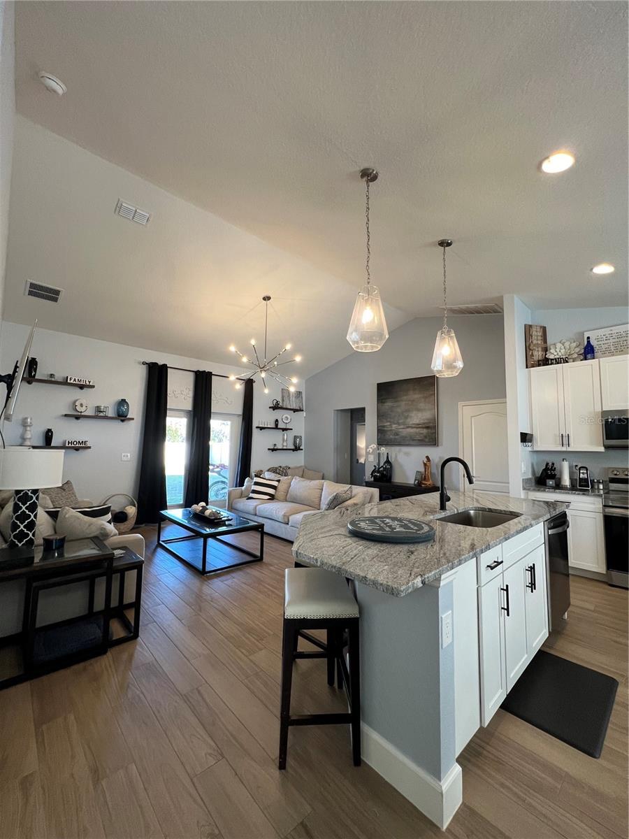 Image 6 of 21 For 4762 Drake Avenue