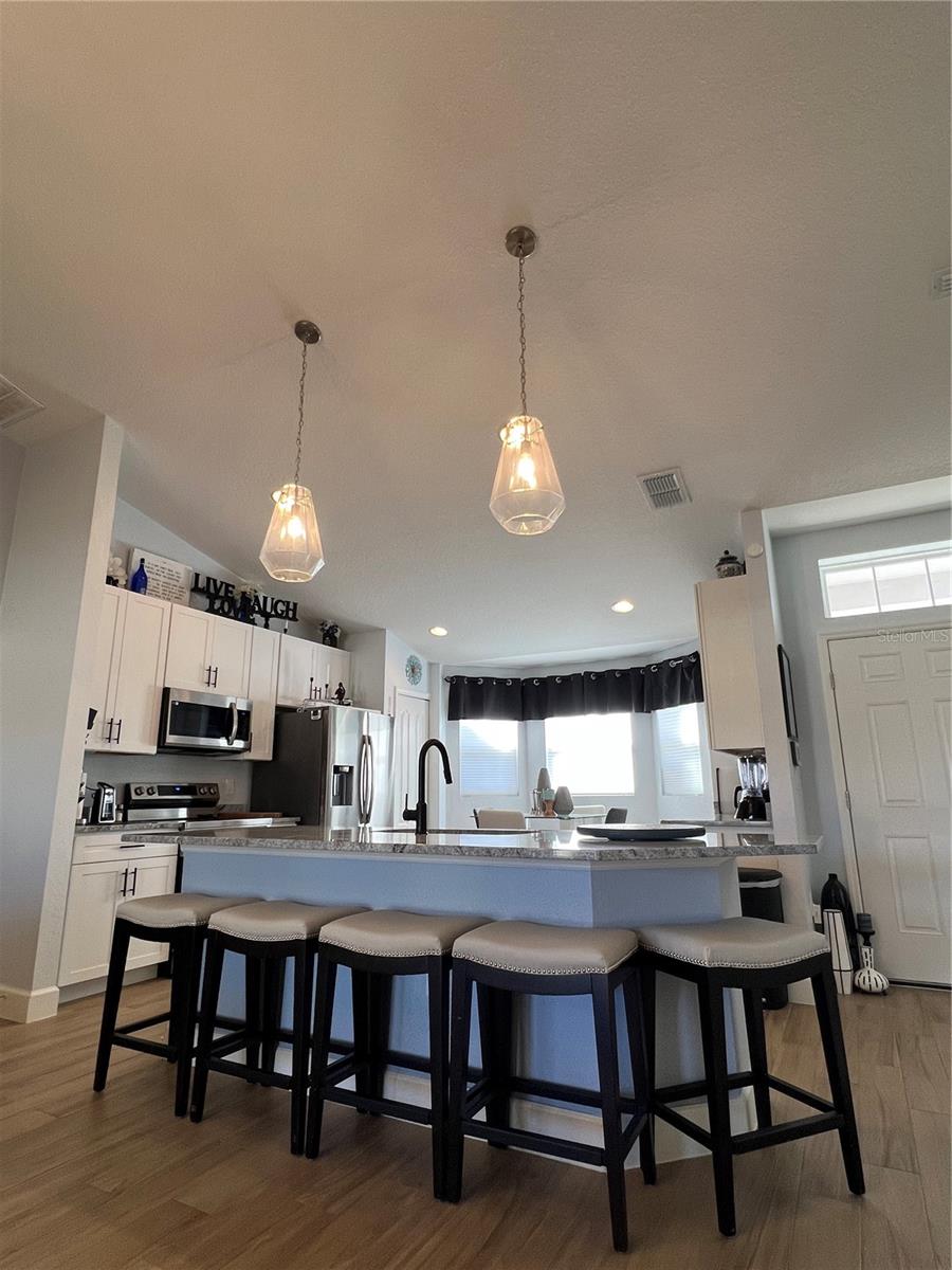 Image 7 of 21 For 4762 Drake Avenue