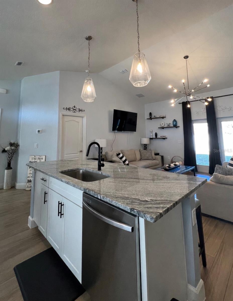 Image 8 of 21 For 4762 Drake Avenue