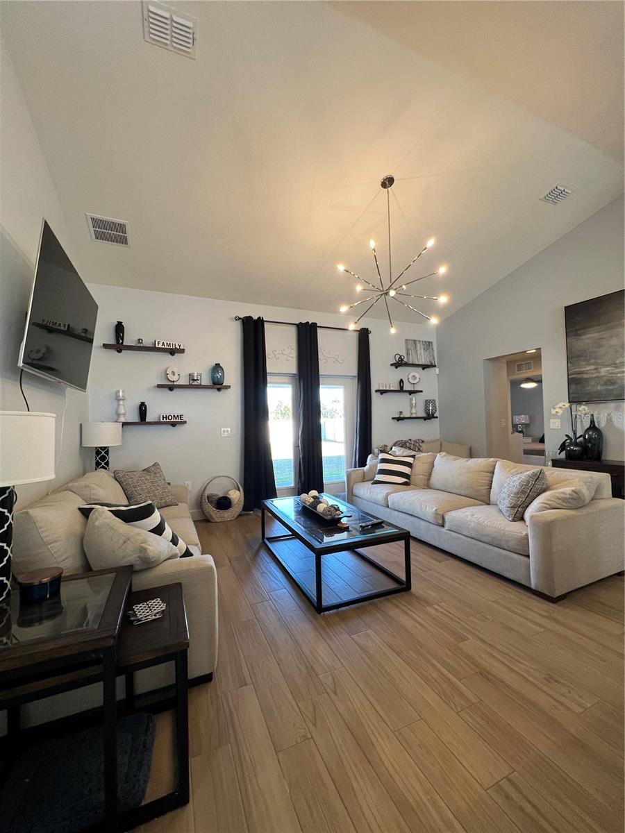 Image 9 of 21 For 4762 Drake Avenue