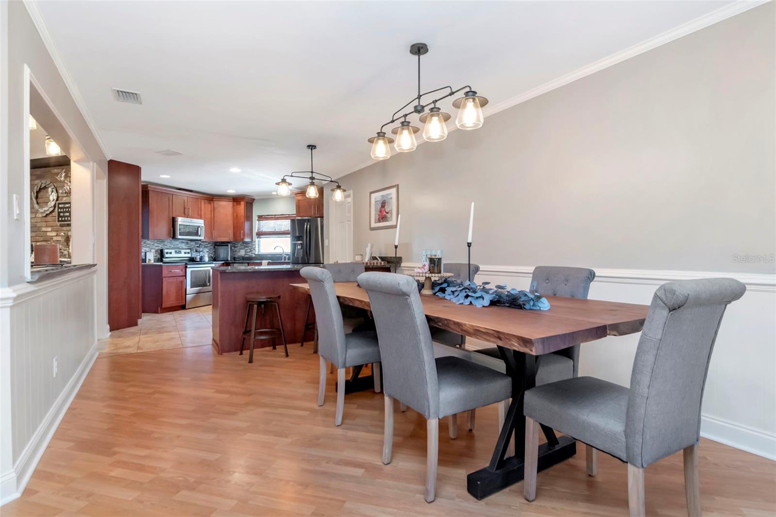 Listing photo id 8 for 2535 Lake Ellen Drive