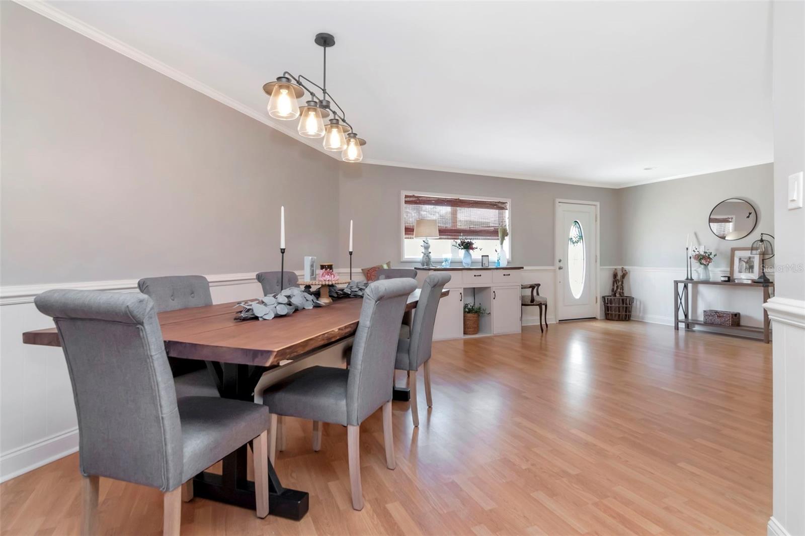 Listing photo id 9 for 2535 Lake Ellen Drive