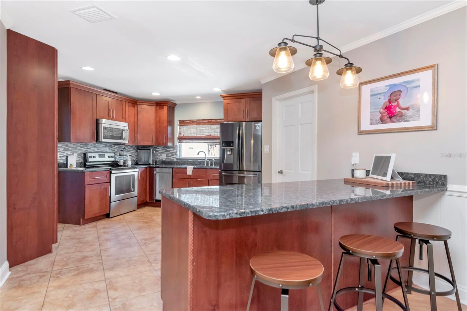 Listing photo id 12 for 2535 Lake Ellen Drive