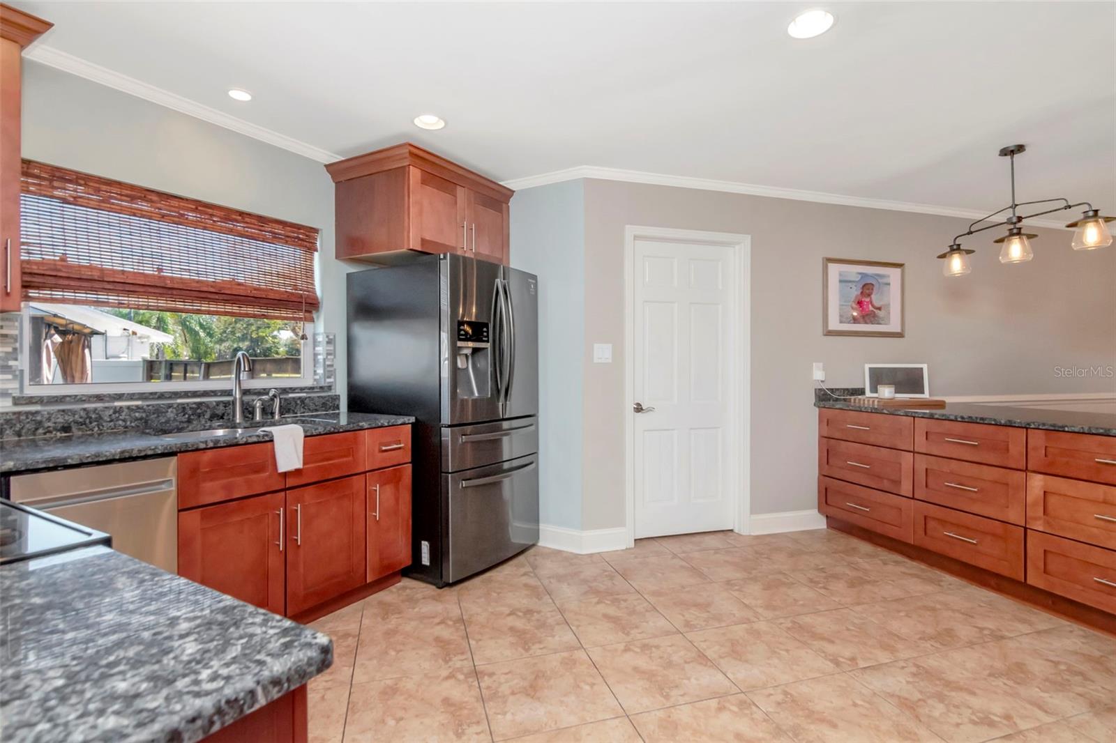 Listing photo id 14 for 2535 Lake Ellen Drive