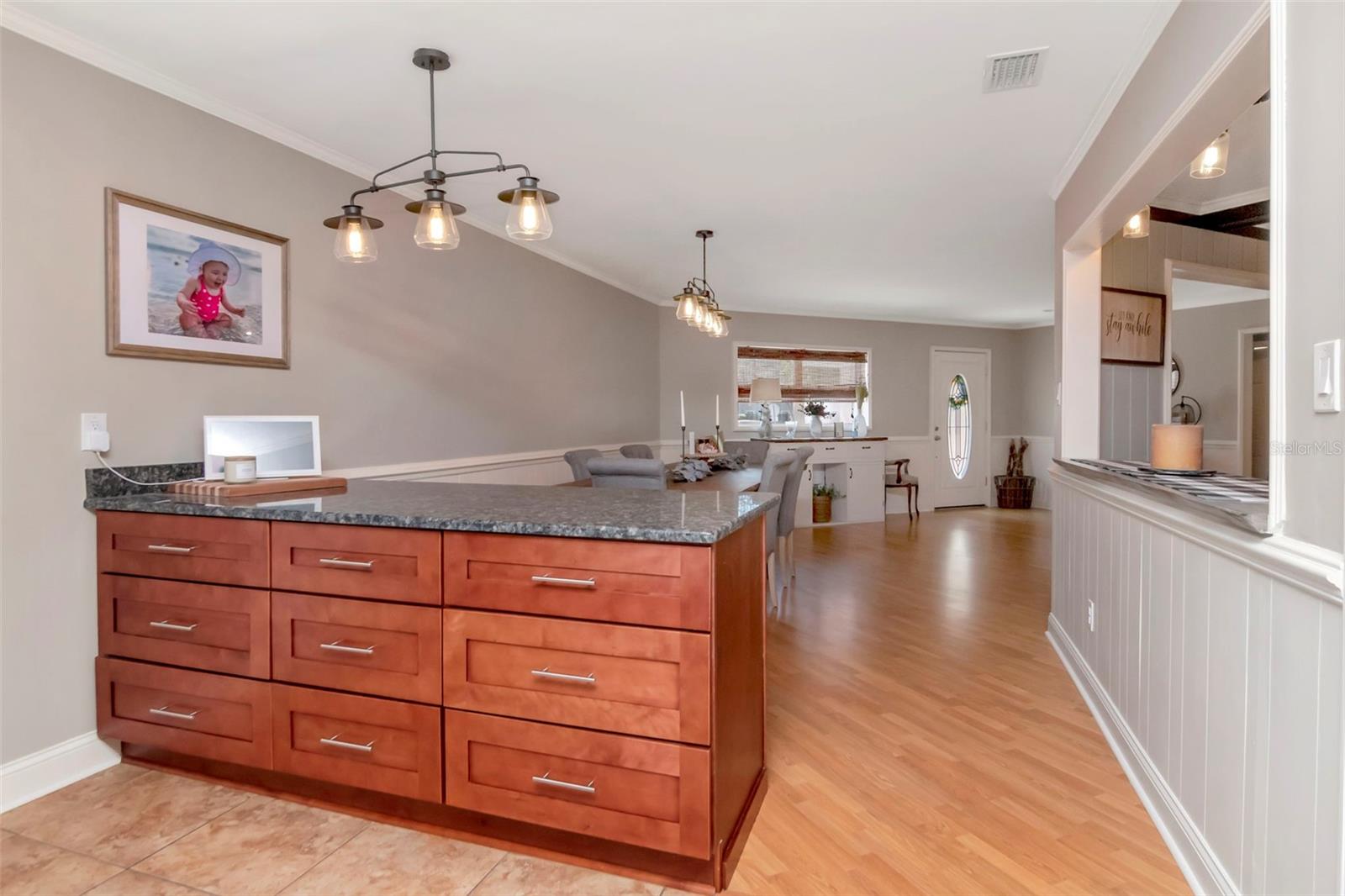 Listing photo id 15 for 2535 Lake Ellen Drive