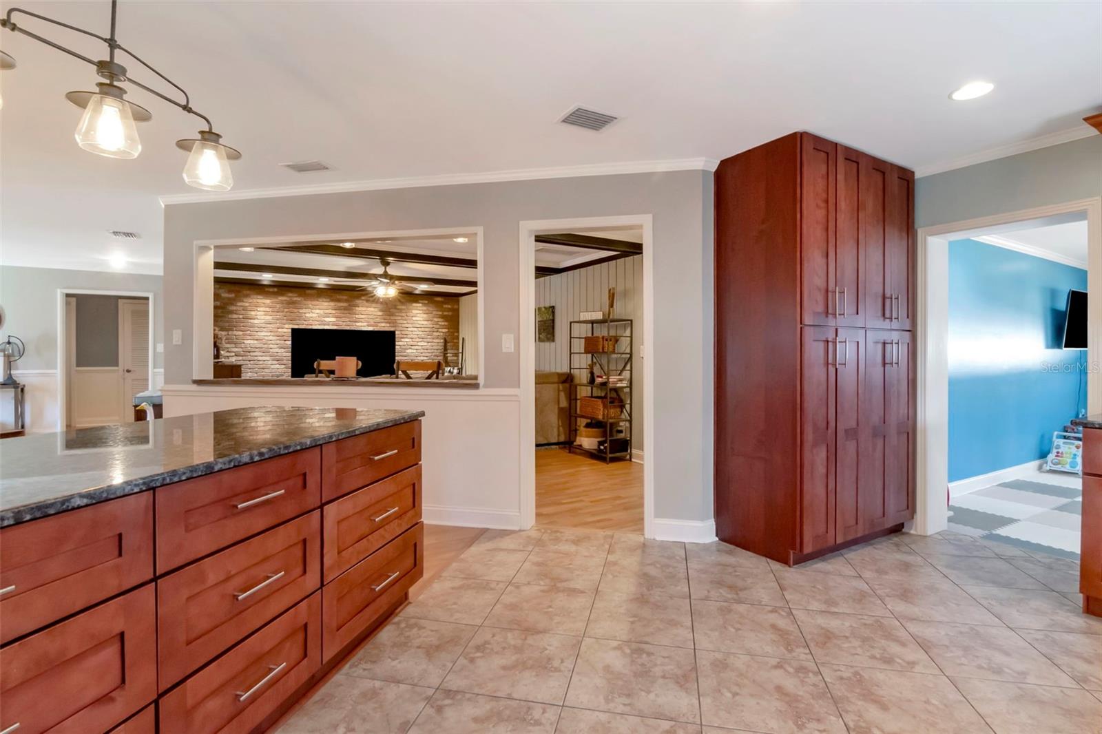 Listing photo id 17 for 2535 Lake Ellen Drive