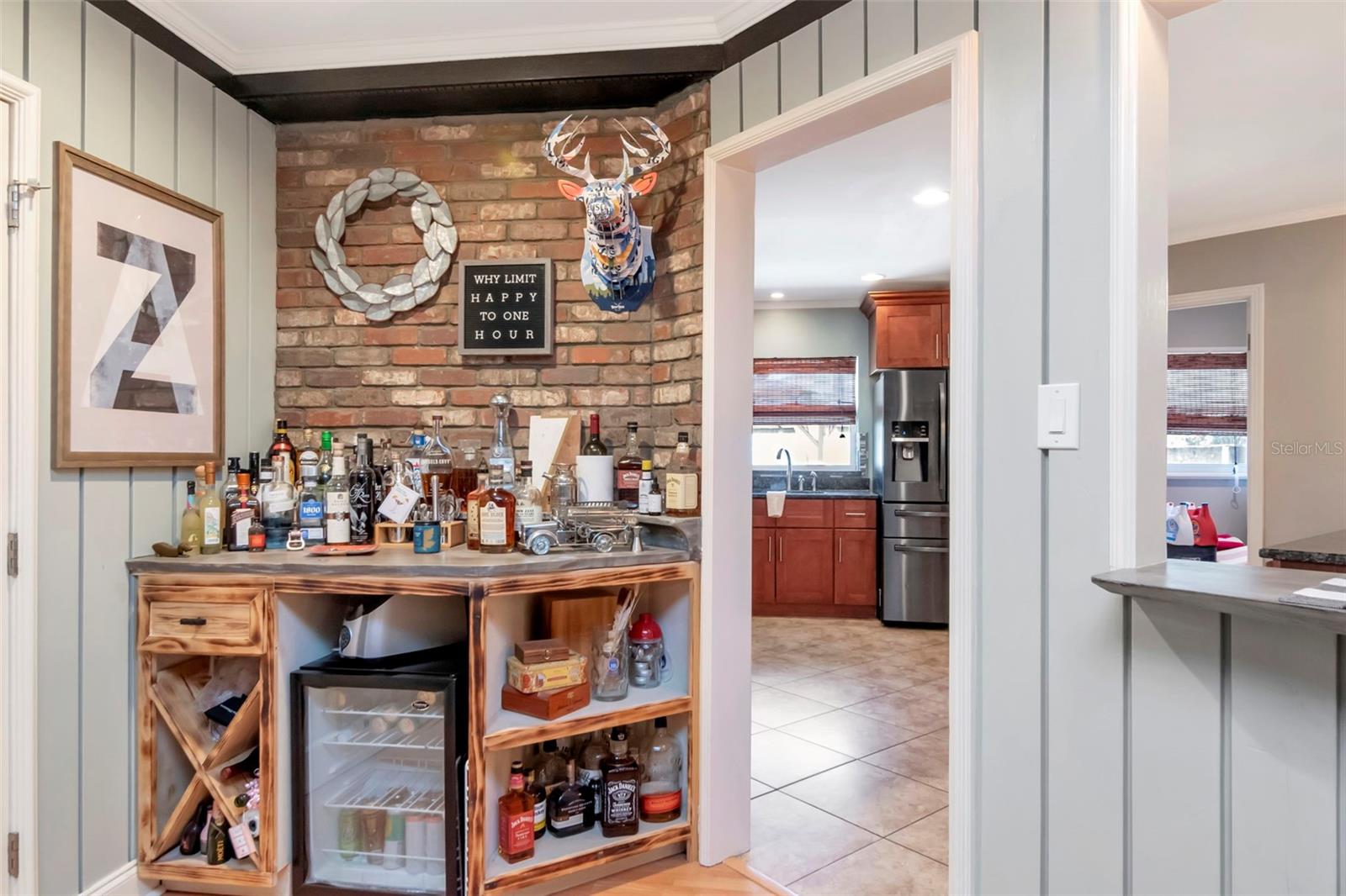 Listing photo id 19 for 2535 Lake Ellen Drive