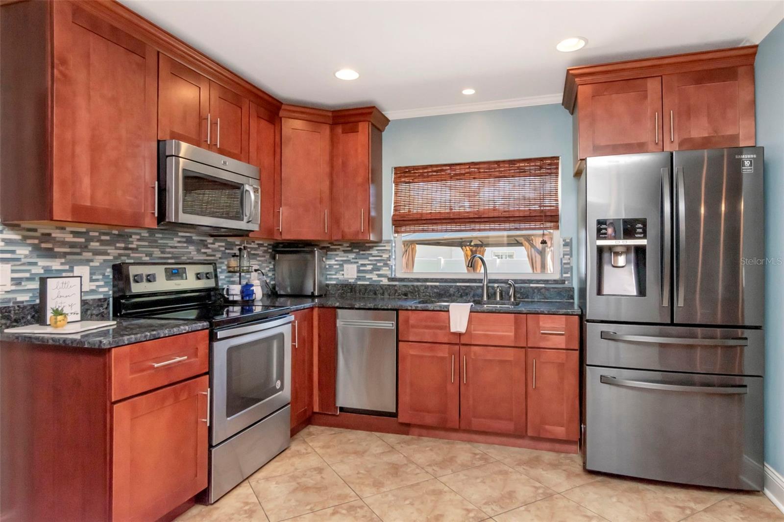 Listing photo id 20 for 2535 Lake Ellen Drive