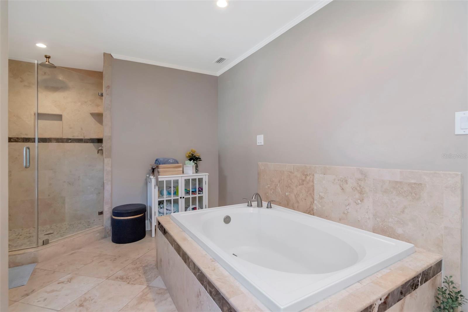 Listing photo id 23 for 2535 Lake Ellen Drive