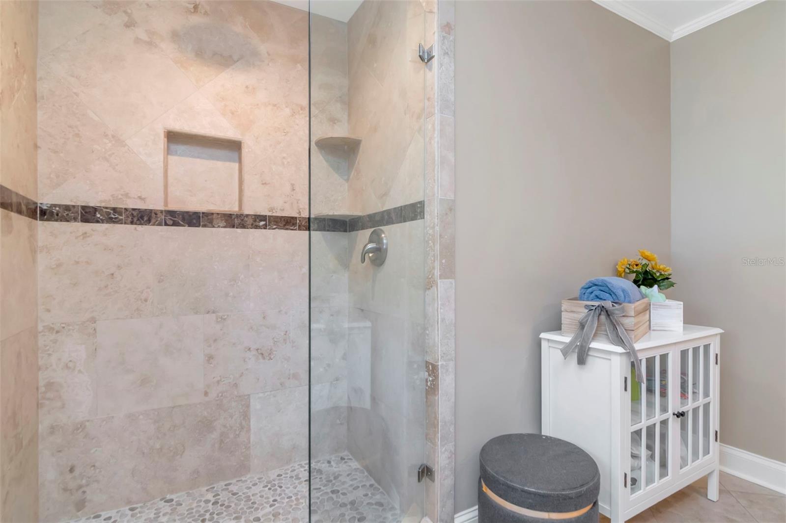 Listing photo id 25 for 2535 Lake Ellen Drive