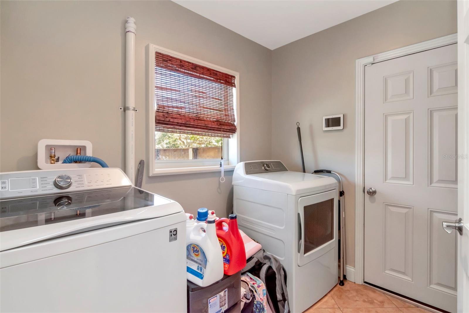 Listing photo id 28 for 2535 Lake Ellen Drive