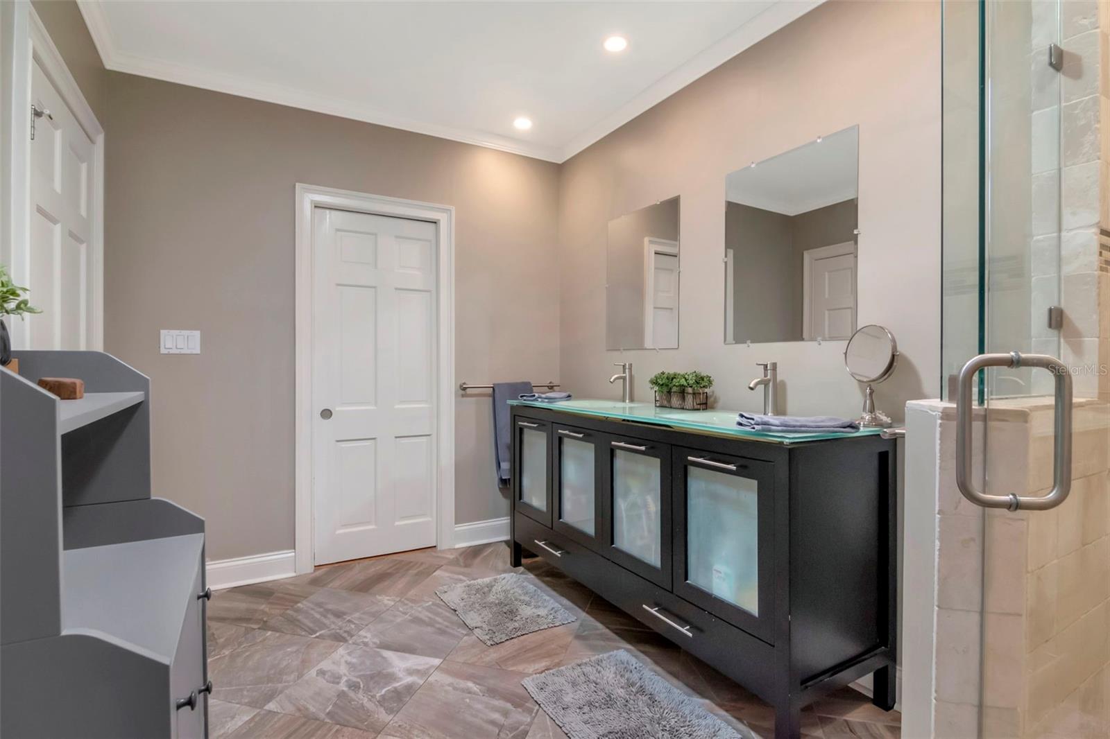 Listing photo id 31 for 2535 Lake Ellen Drive