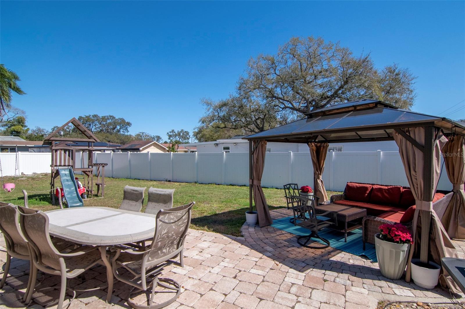 Listing photo id 33 for 2535 Lake Ellen Drive