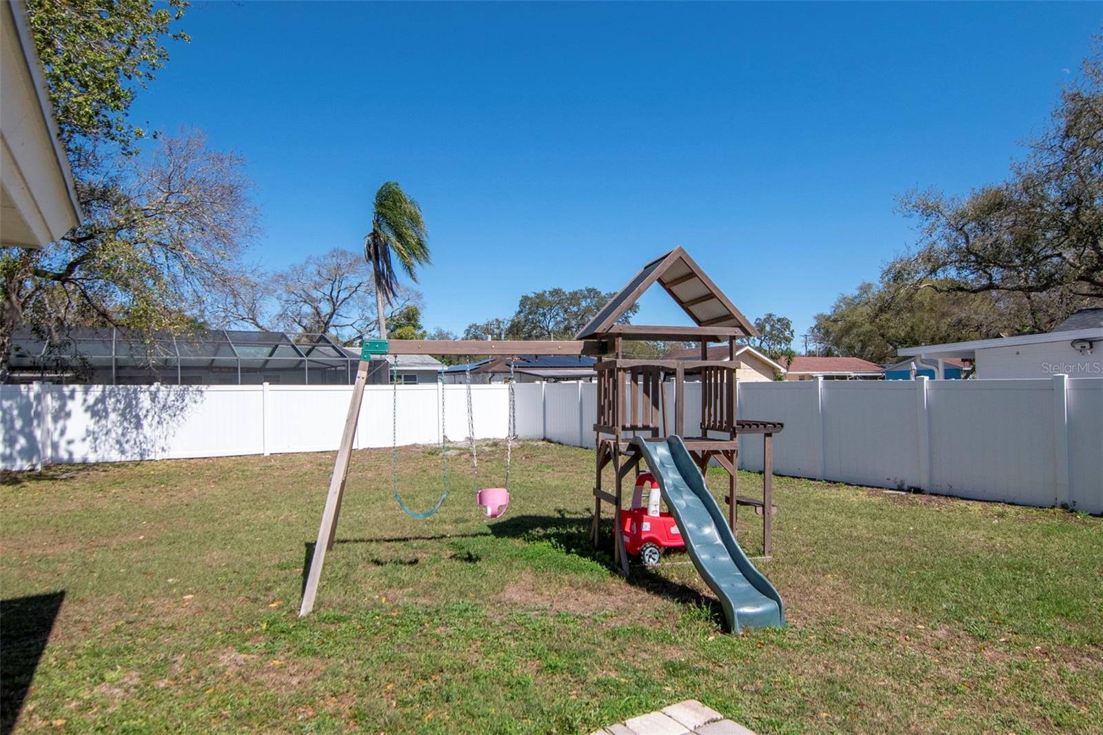 Listing photo id 34 for 2535 Lake Ellen Drive