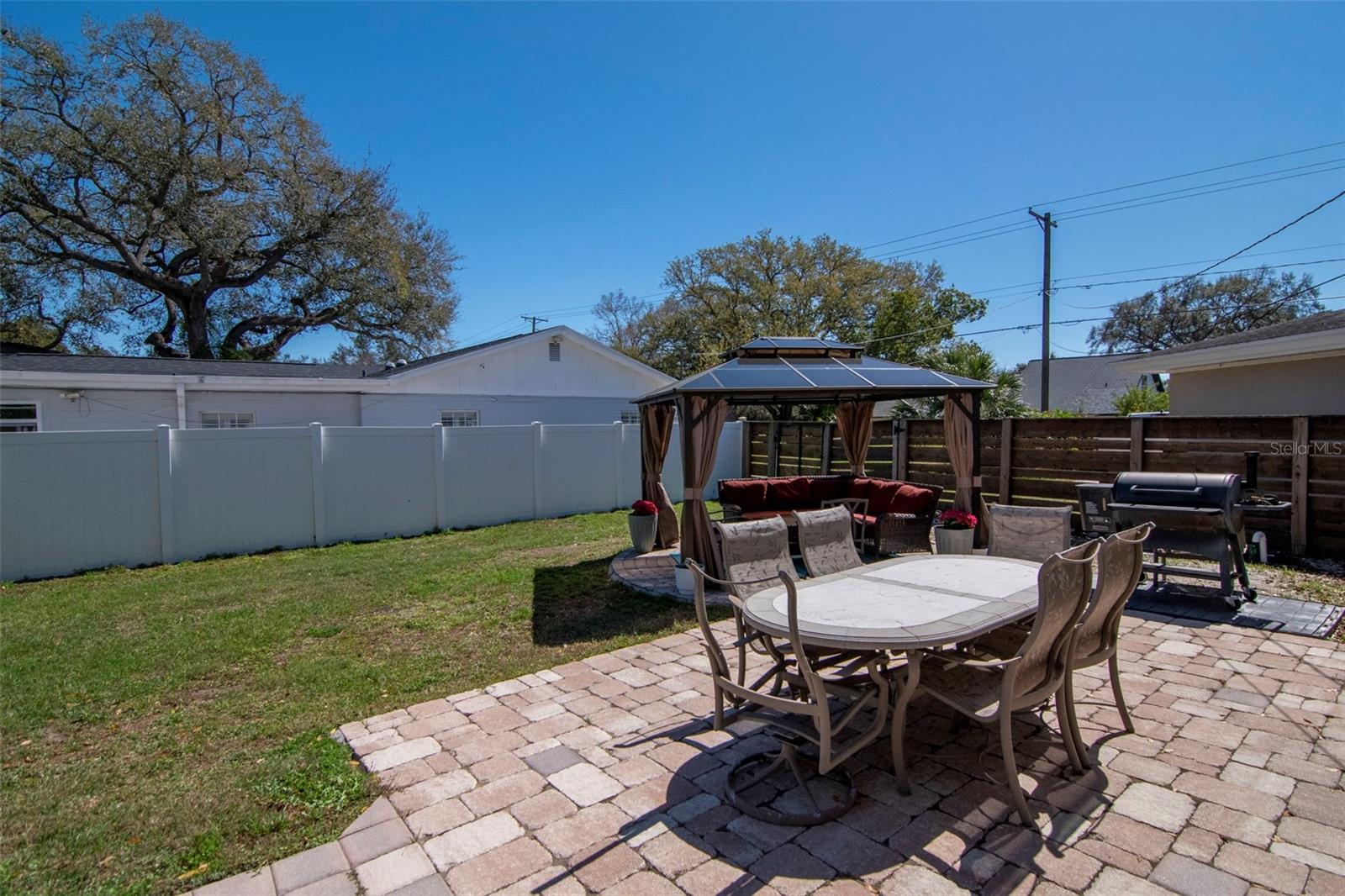 Listing photo id 35 for 2535 Lake Ellen Drive