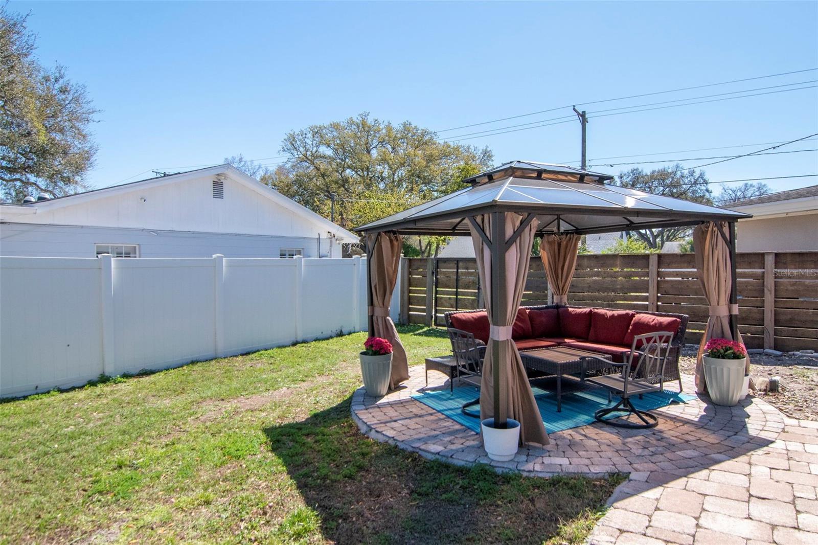 Listing photo id 36 for 2535 Lake Ellen Drive