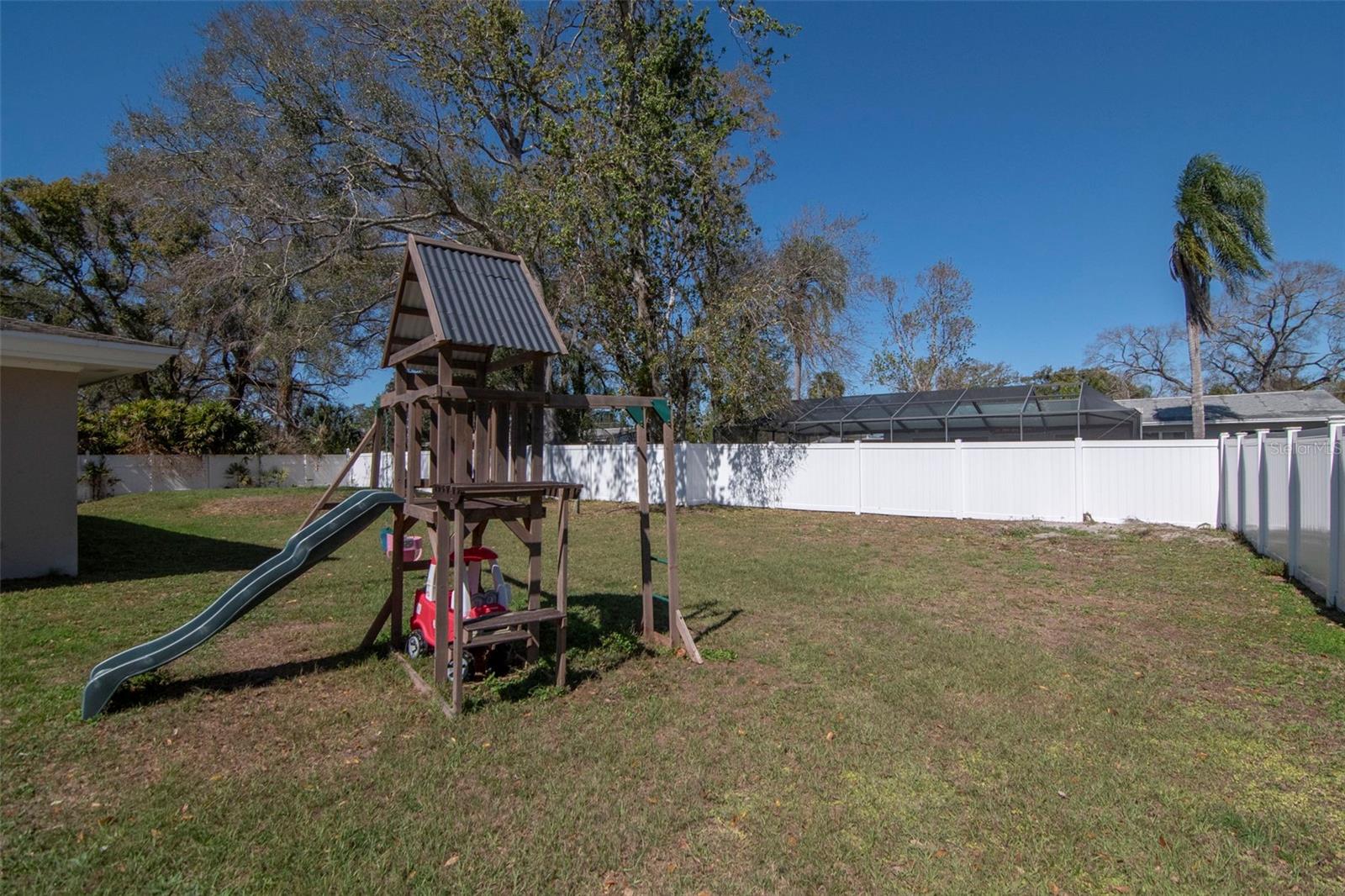 Listing photo id 38 for 2535 Lake Ellen Drive