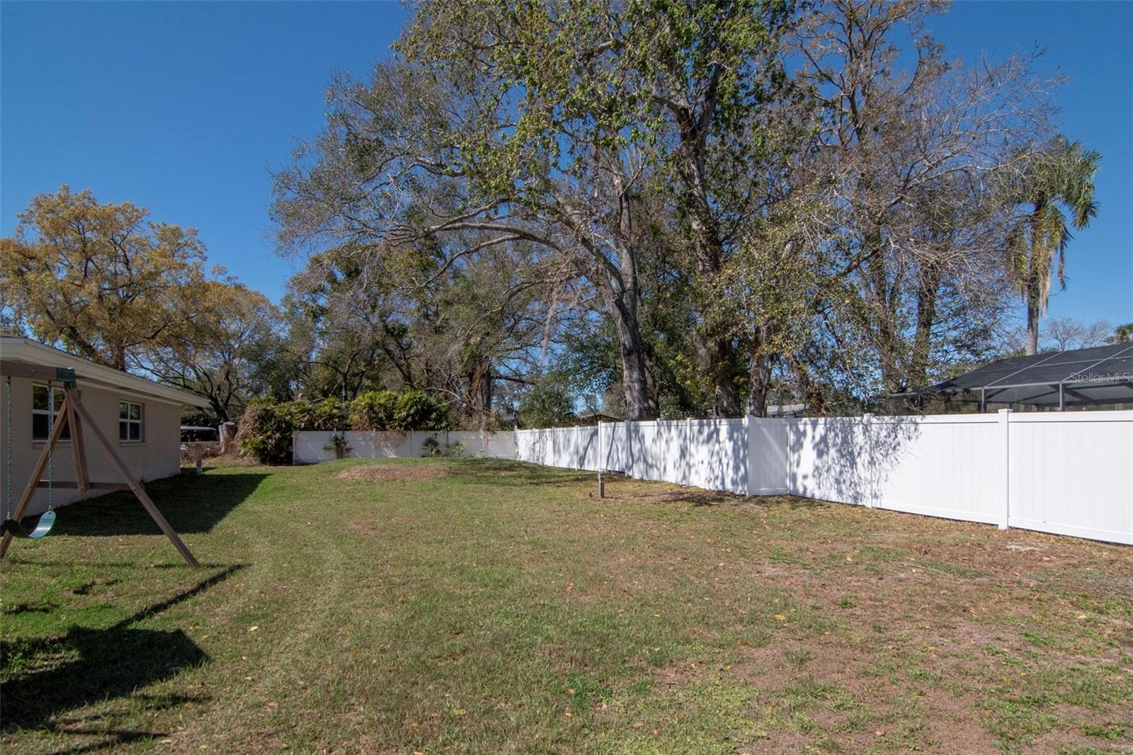 Listing photo id 39 for 2535 Lake Ellen Drive