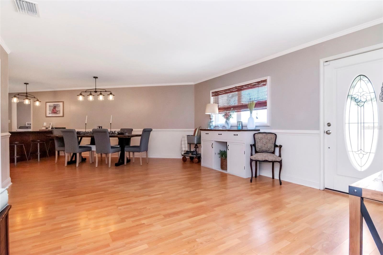 Listing photo id 3 for 2535 Lake Ellen Drive