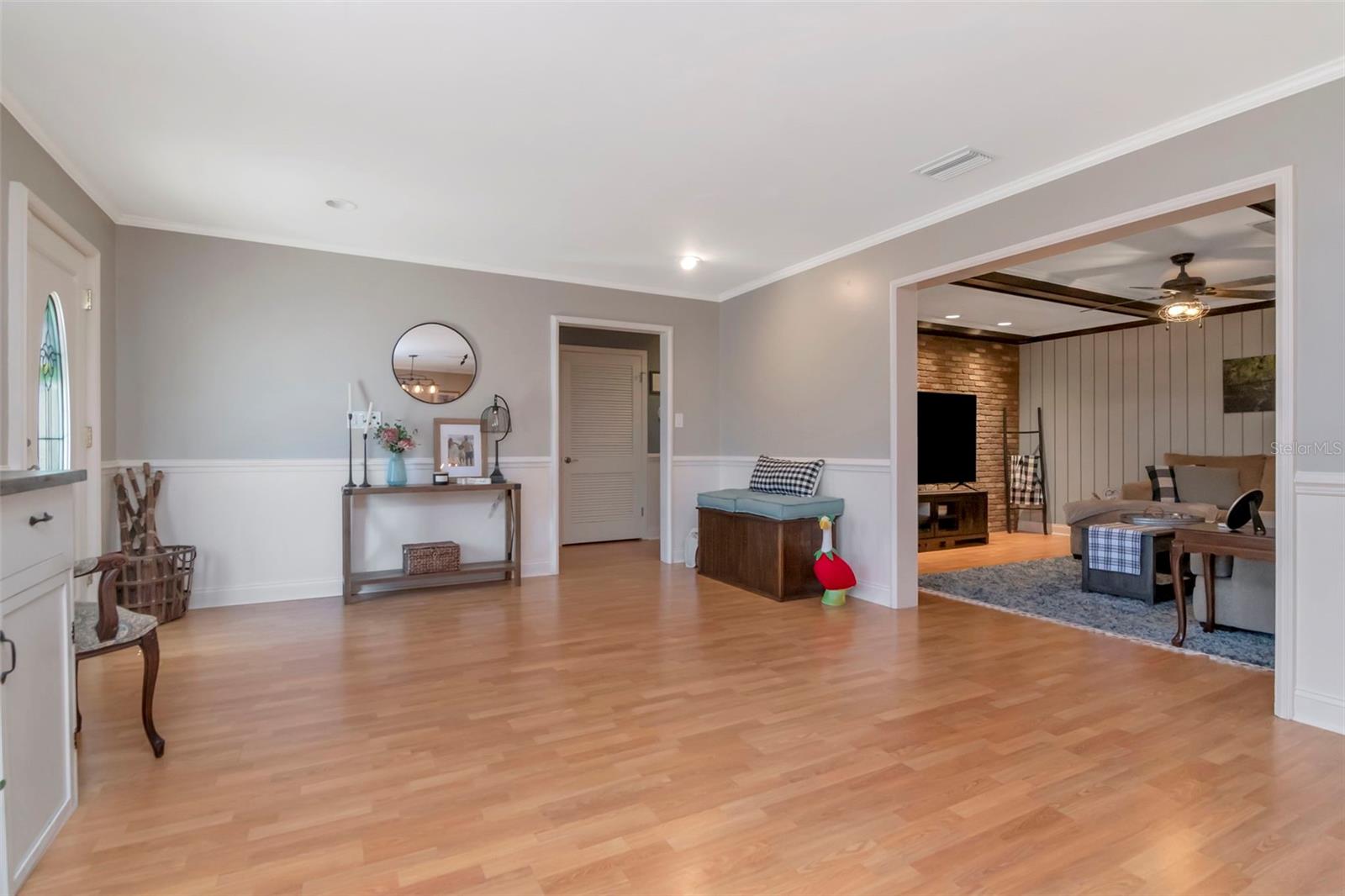 Listing photo id 4 for 2535 Lake Ellen Drive