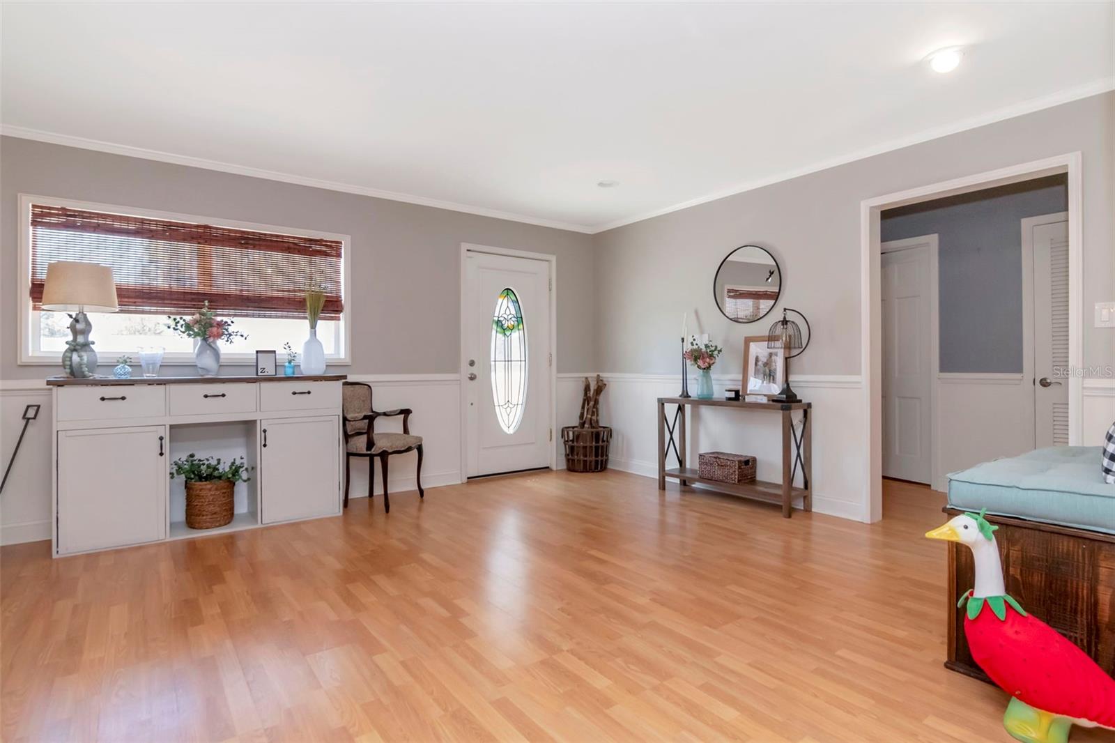 Listing photo id 5 for 2535 Lake Ellen Drive