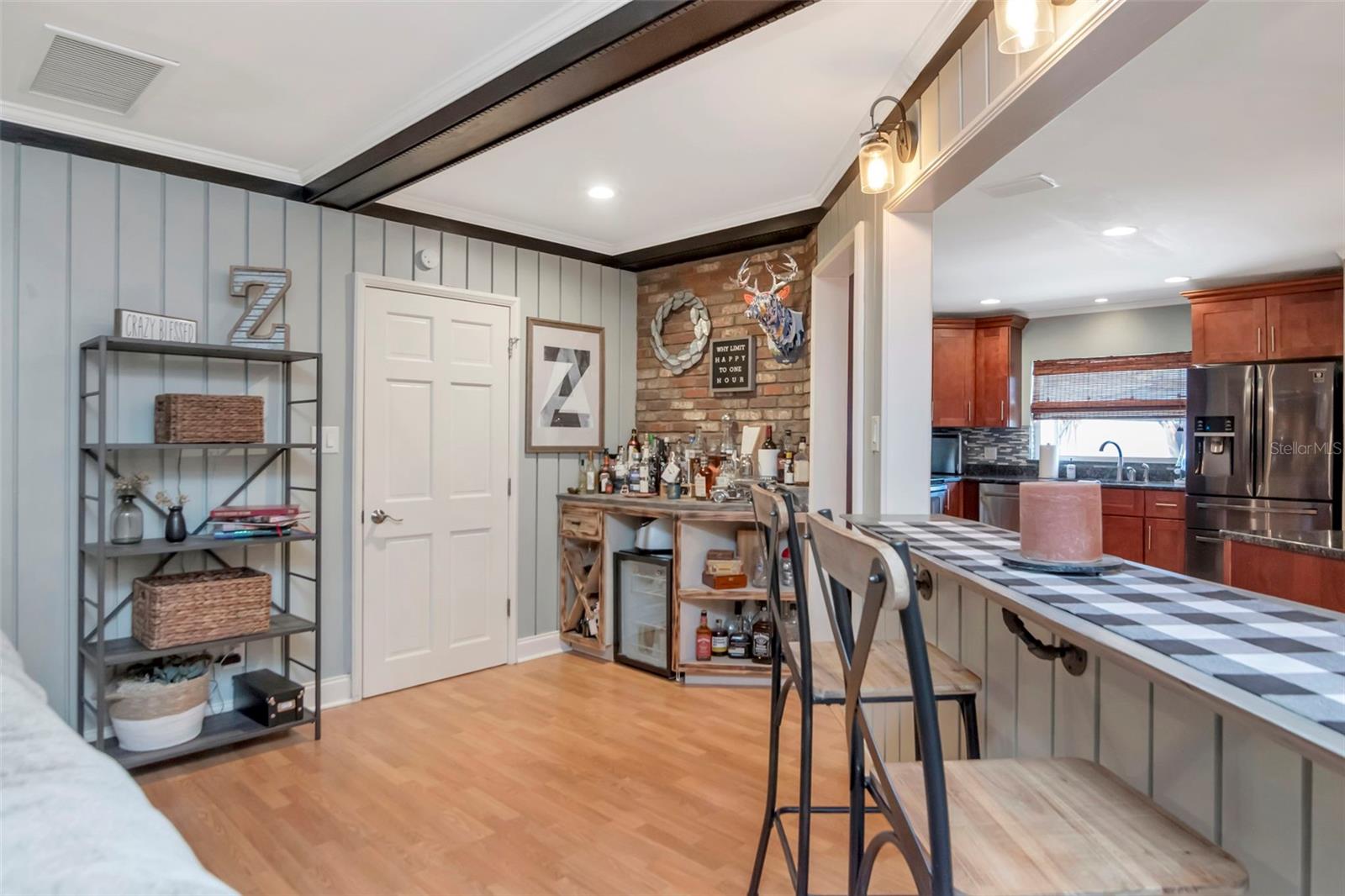 Listing photo id 6 for 2535 Lake Ellen Drive