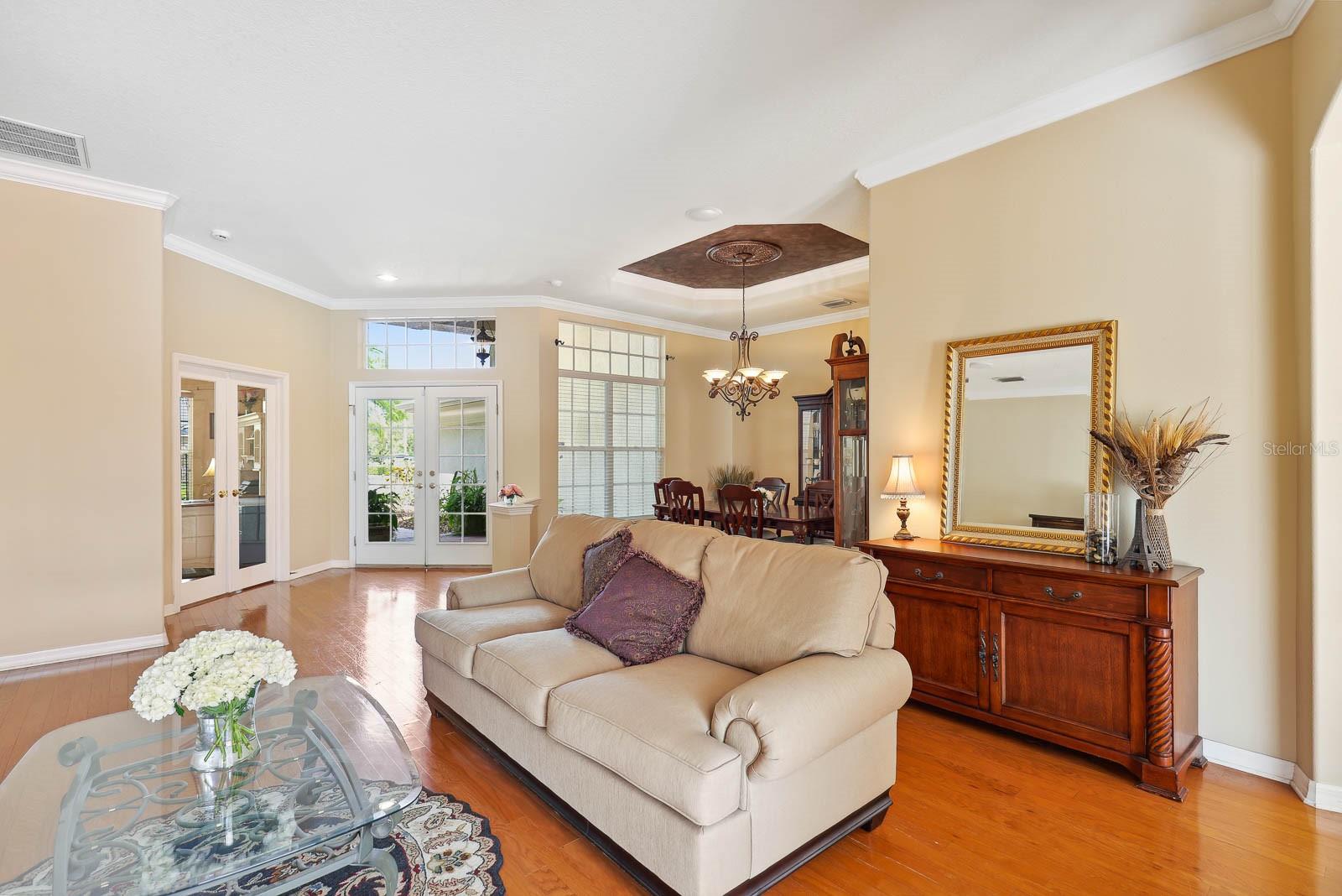 Listing photo id 8 for 6109 Kingbird Manor Drive