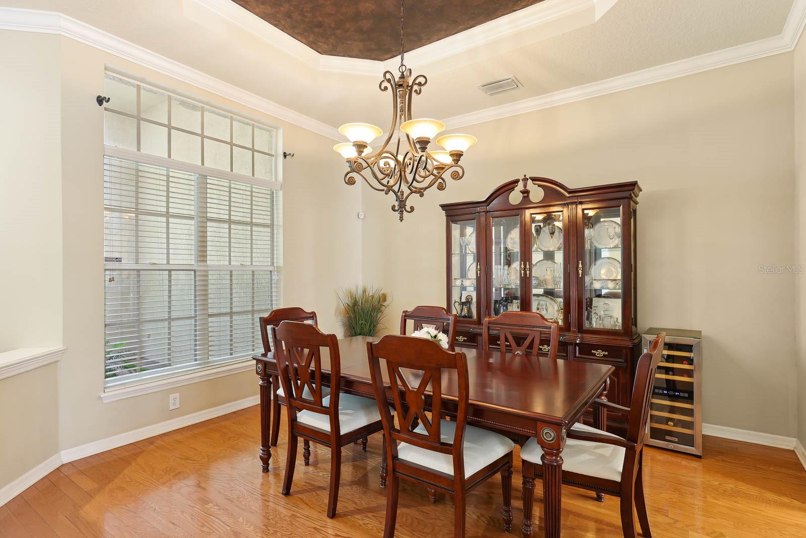 Listing photo id 9 for 6109 Kingbird Manor Drive