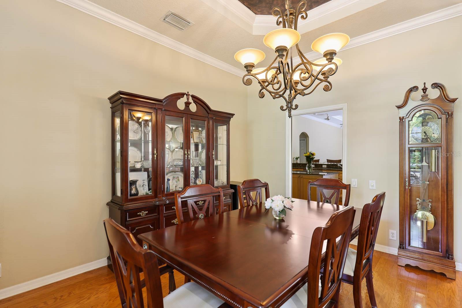 Listing photo id 10 for 6109 Kingbird Manor Drive