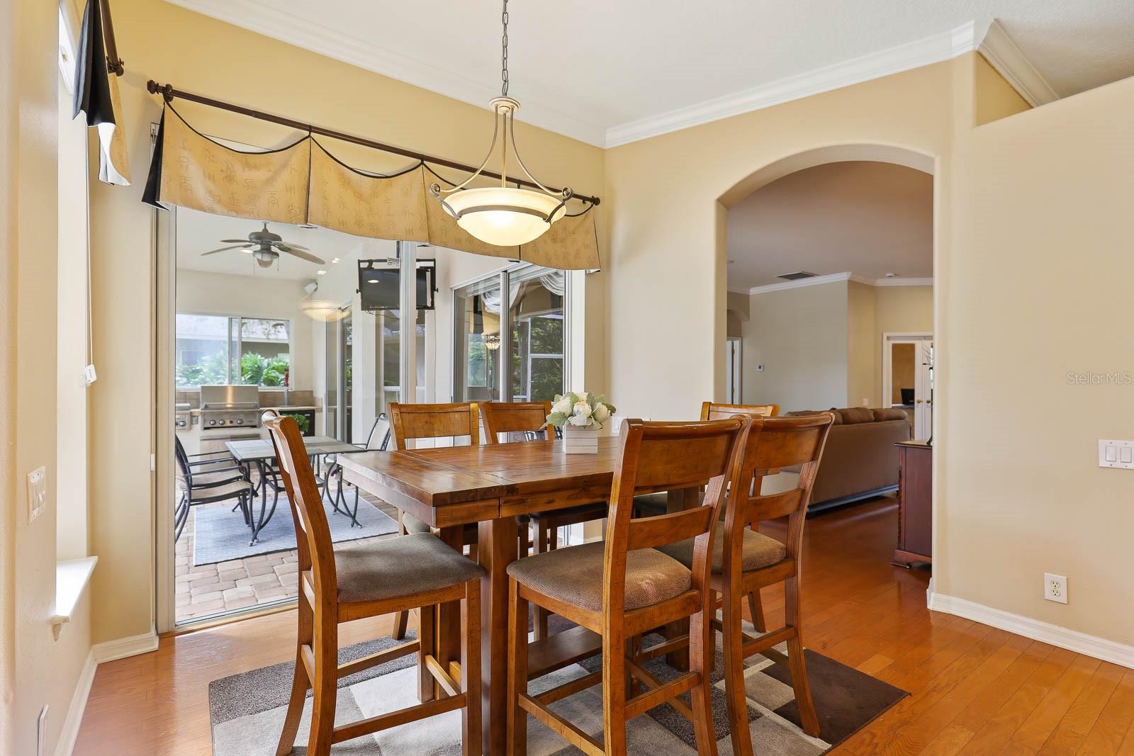 Listing photo id 14 for 6109 Kingbird Manor Drive