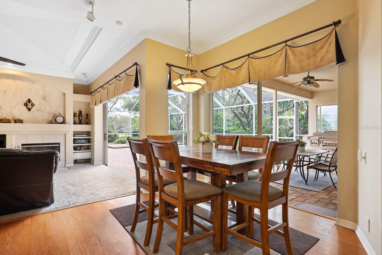 Listing photo id 15 for 6109 Kingbird Manor Drive