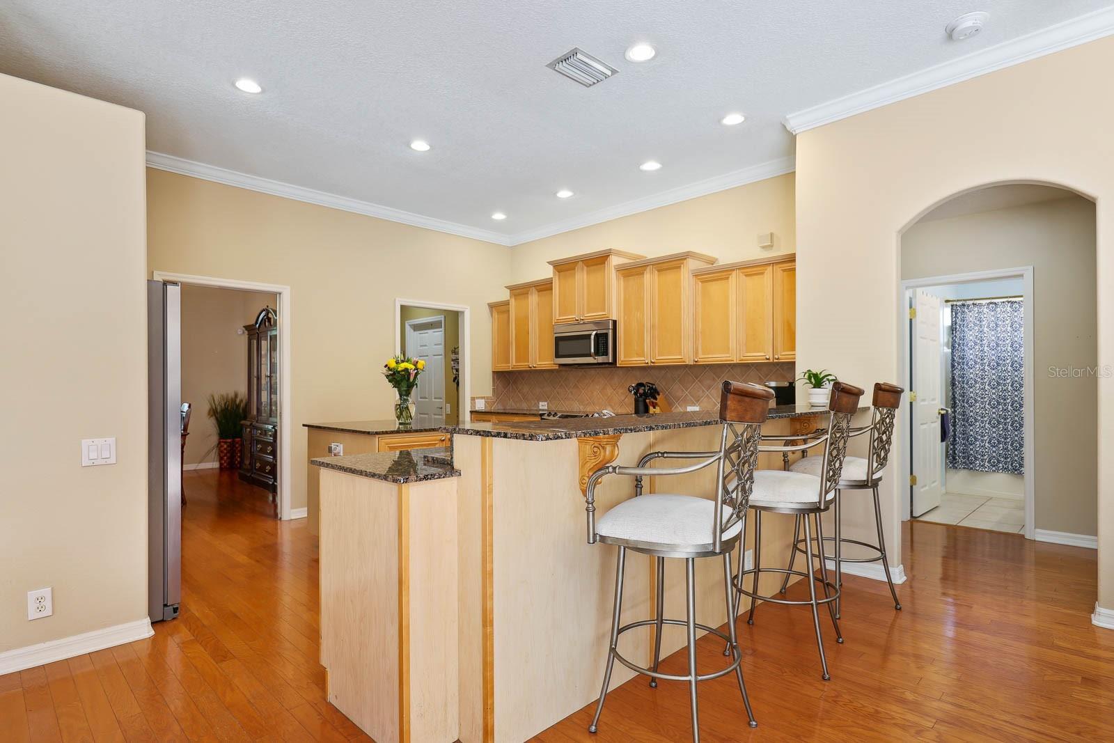 Listing photo id 16 for 6109 Kingbird Manor Drive