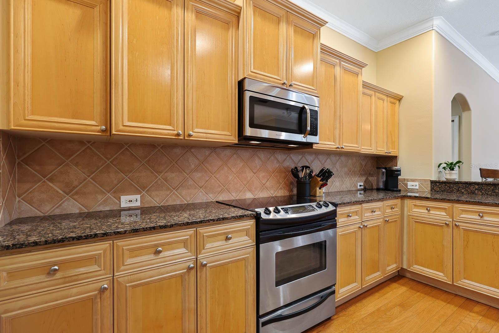 Listing photo id 18 for 6109 Kingbird Manor Drive