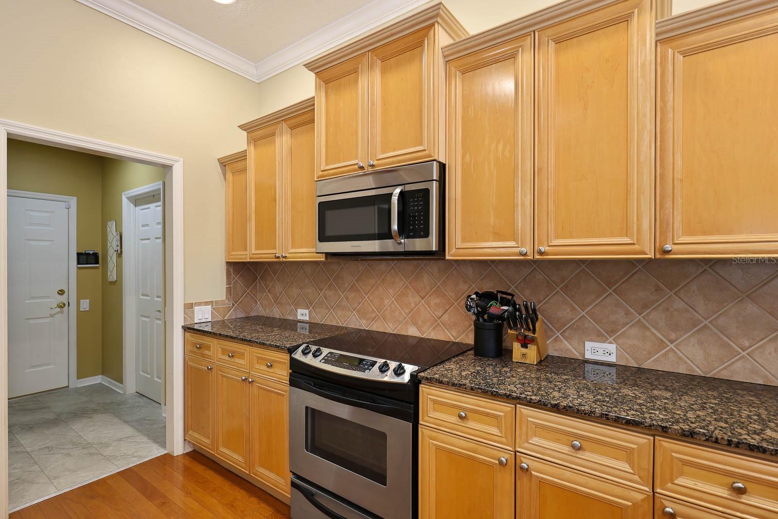 Listing photo id 20 for 6109 Kingbird Manor Drive