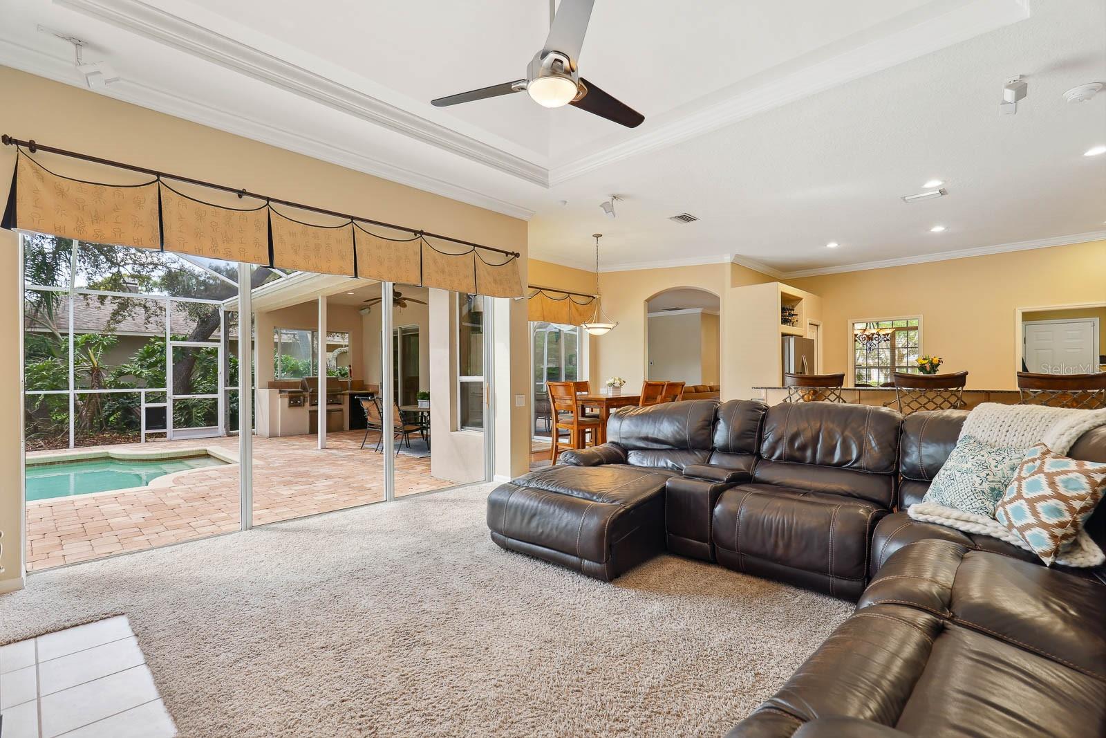 Listing photo id 24 for 6109 Kingbird Manor Drive