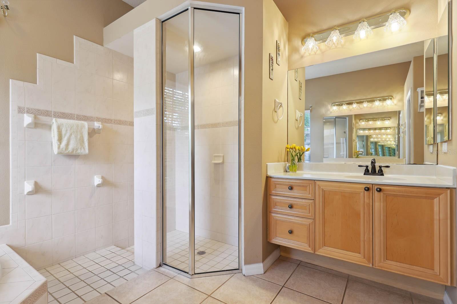 Listing photo id 31 for 6109 Kingbird Manor Drive